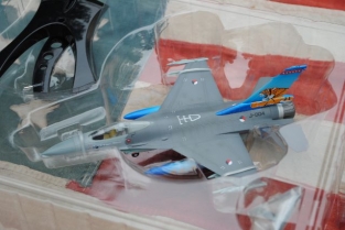 EASY MODEL 37126 F-16A J-004 NTAF 